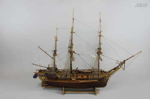 Modellschiff No. 49, Holz, teilweise farbig gefasst, Maßen ca.: 58 x 44 cm. Aus einer Privatsammlung