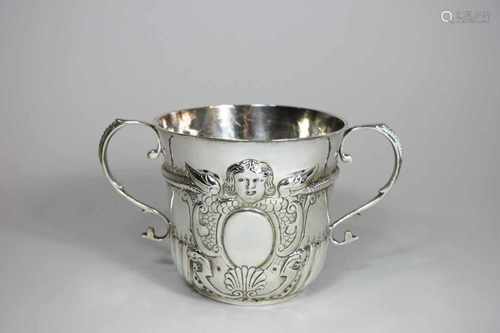 Londoner Porringe, Silber, wohl. 19 Jh., gepunzt, Gewicht ca. 364 g,, H.: 12 cm.