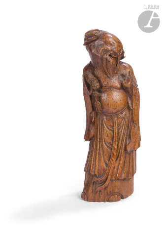 CHINE Statuette en bambou d'immortel debout tenant un ruyi de sa main droite. (Accidents et