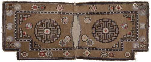 NÉPAL - Fin XIXe / Début XXe siècle Tapis de selle de cheval à décor de deux motifs géométriques