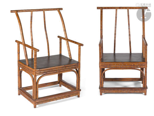 CHINE - XIXe siècle Paire de fauteuils en bois imitant le bambou à entretoise rectangulaire. H.