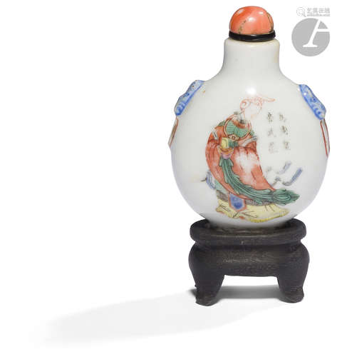 CHINE - époque Daoguang ( 1820 - 1850) Flacon tabatière en porcelaine émaillée polychrome dans le