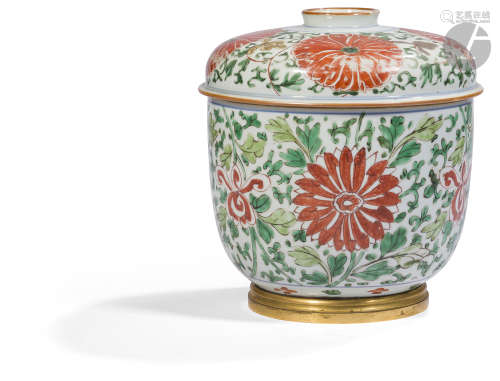 CHINE - Époque KANGXI (1662 - 1722) Pot couvert en porcelaine émaillée polychrome en vert, aubergine