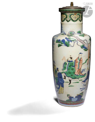 CHINE - XIXe siècle Vase rouleau en porcelaine émaillée polychrome dans le style de la famille verte