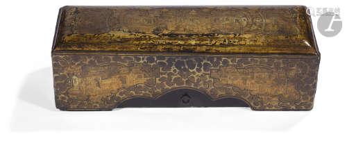 CHINE, Canton - XIXe siècle Boîte rectangulaire à rouleaux en laque noir et or, le couvercle en