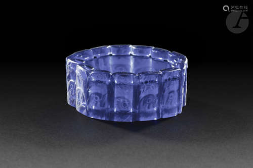 RENÉ LALIQUE (1860-1945) Poussins, le modèle créé le [20 janvier 1928] Bracelet extensible à 15