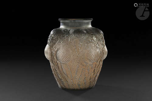 RENÉ LALIQUE (1860-1945) Domremy dit aussi Chardons, le modèle créé en [1926], supprimé du catalogue