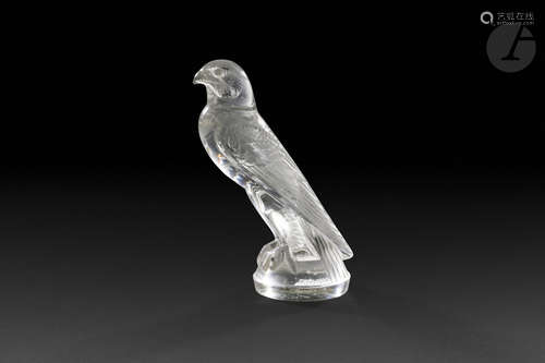 RENÉ LALIQUE (1860-1945) Faucon, le modèle créé le [5 août 1925] Bouchon de radiateur. Épreuve en