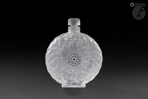 MAISON LALIQUE D'APRÈS UN MODÈLE DE RENÉ LALIQUE (1860-1945) Dahlia, modèle créé le [9 avril 1931]