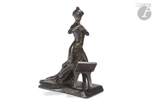 GEORGES VAN DER STRAETEN (1856-1928) Préliminaires au déshabillage Sculpture. Épreuve en bronze à