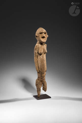 Une ancienne statuette au traitement du visage en aplat légèrement concaveDagara, Burkina