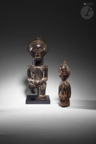 Un lot réunissant deux statuettes Kabeja, statuettes Janus homme femme, dont une bien ancienne aux