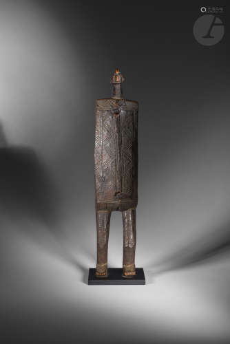 Un ancien et très beau corps de serrure anthropomorphe à décors gravés.Bambara, MaliBois, très belle