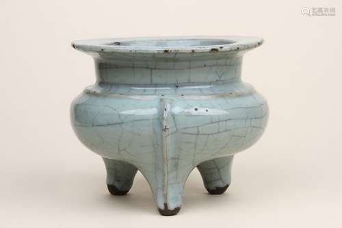 Guan Celadon Crackle Glazed Porcelain Tripod Censer