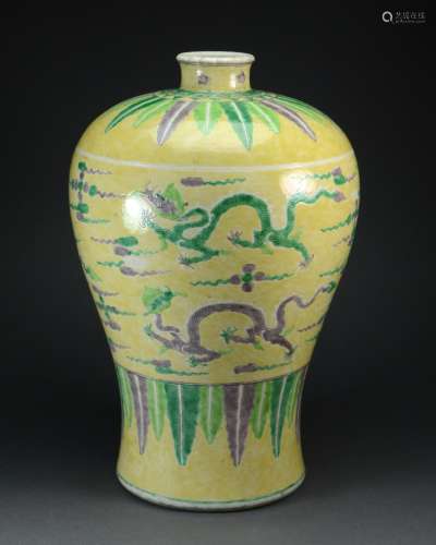 Qing Dyn. Famille Jaune Porcelain Meiping Vase