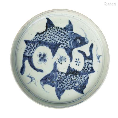 BLUE AND WHITE 'FISH' PLATE                         MING DYNASTY