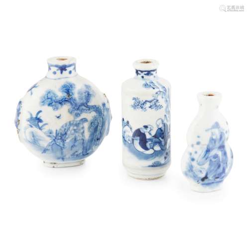 GROUP OF THREE BLUE AND WHITE SNUFF BOTTLES                         QING DYNASTY, 19TH CENTURY