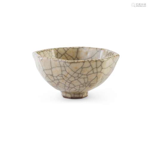 GE-TYPE CRACKLE-GLAZED WINE CUP