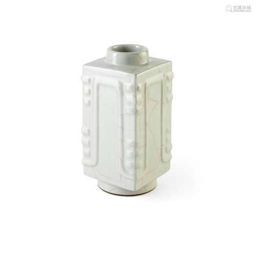 GE-TYPE CRACKLE-GLAZED SQUARE SECTION 'CONG' VASE