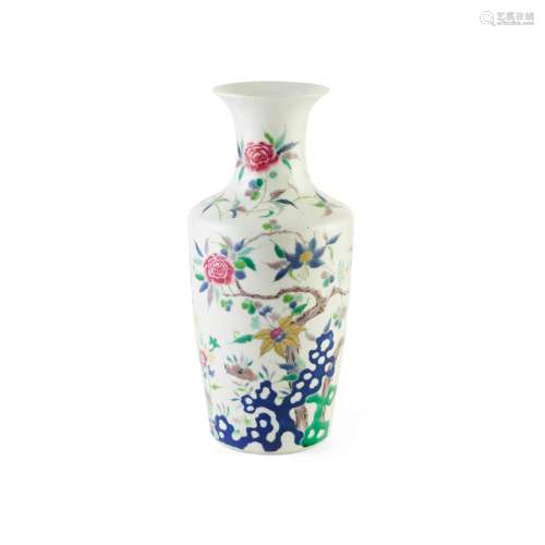 FAMILLE ROSE 'FLOWER' VASE