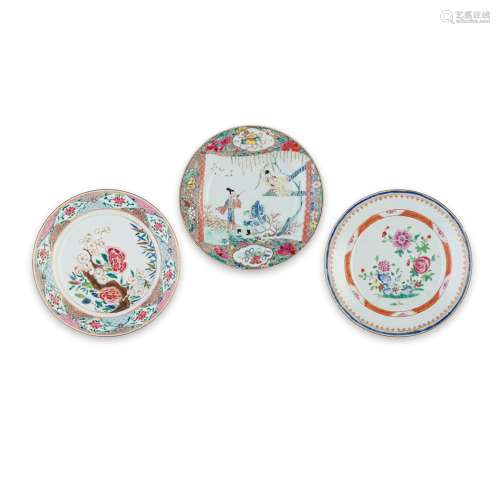 GROUP OF THREE FAMILLE ROSE PLATES