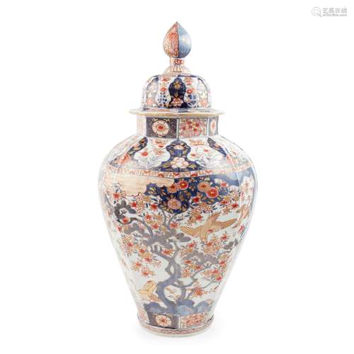 LARGE IMARI VASE WITH LID