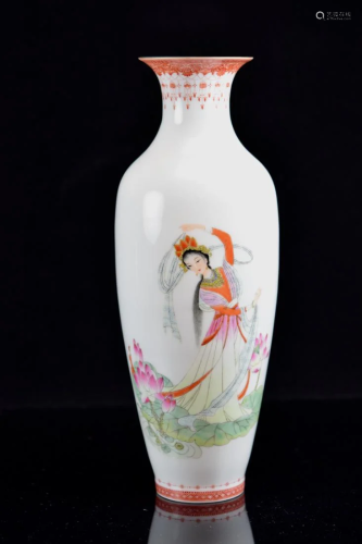 Chinese Porcelain Vase with Beauty Scene D…