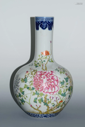 Chinese Famille Rose Porcelain Vase with Peony…