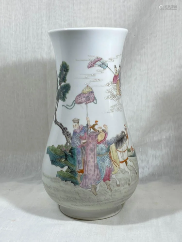 Chinese Famille Rose Porcelain Vase - Warriors