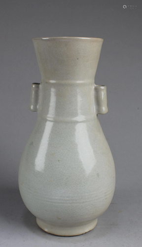 Chinese Crackleware Porcelain Vase