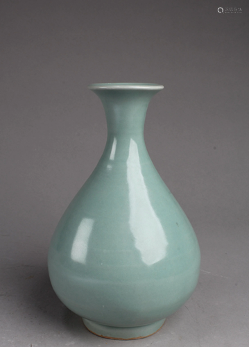 Chinese LongQuan Vase