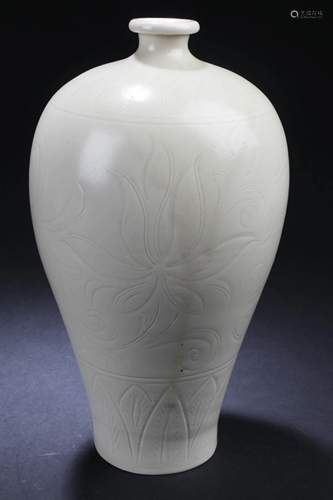 Chinese Porcelain Vase