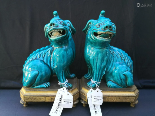 A PAIR OF TURQUOISE-GLAZED FIGU…