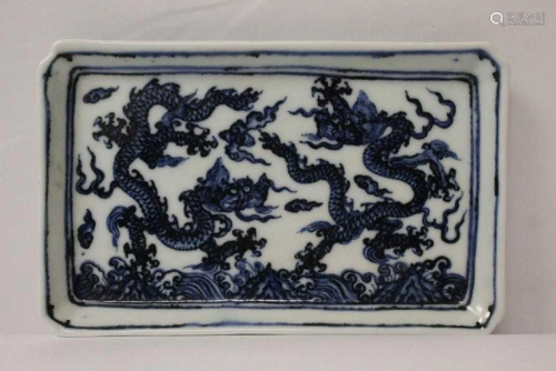 A fine blue and white plate with dragon …