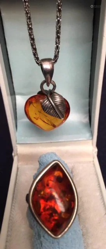 An Amber Silver Pendant & Ring in Leaf Sha…