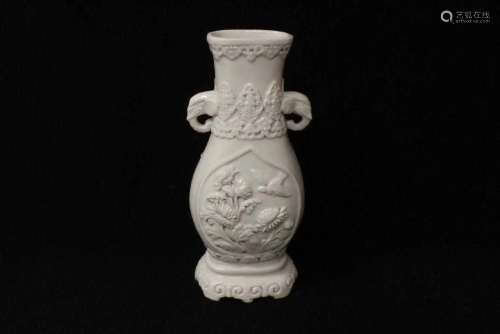 An Old vintage Chinese white porcelain v…