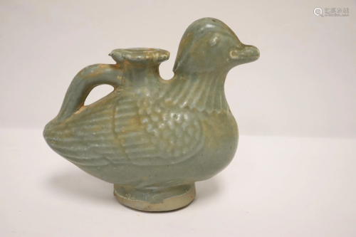 Green pottery sculpture of bird in Song …