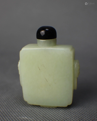 A White He Tian Jade Snuffbottle from Late …
