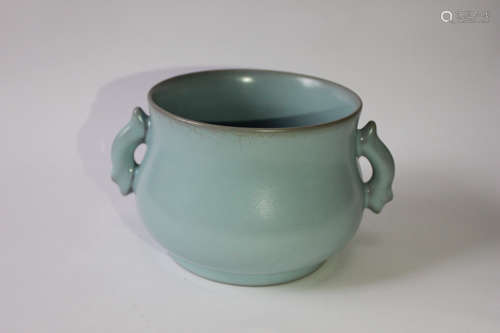 A LONGQUAN CELADON BOMBE CENSER