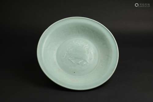 A LONGQUAN CELADON GLAZED DISH