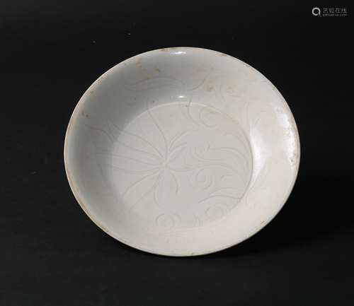 AN INCISED TING DISH