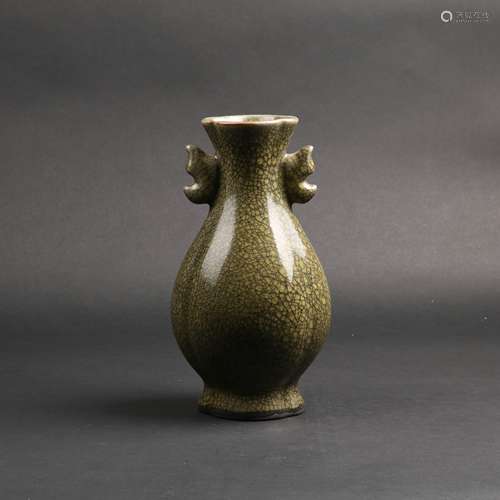 A GUAN ARROW VASE