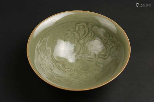 AN INCISED YAOZHOU BOWL