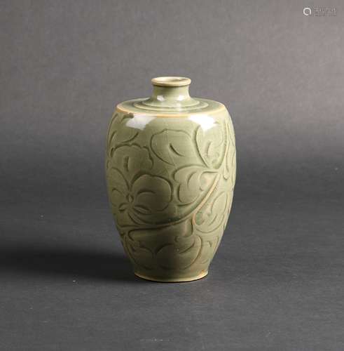 AN INCISED YAOZHOU MEIPING