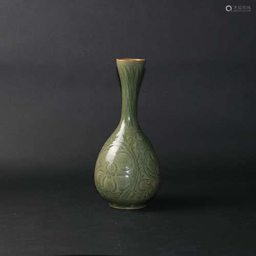 A YAOZHOU PEAR SHAPED VASE