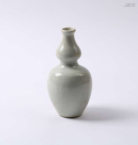 A GE DOUBLE GOURD SHAPED VASE QING DYNASTY