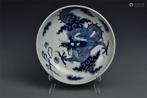 A BLUE AND WHITE DRAGON PLATE QING DYANSTY