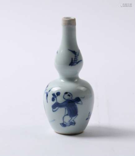 A BLUE AND WHITE DOUBLE GOURD SHAPED VASE KANGXI PERIOD