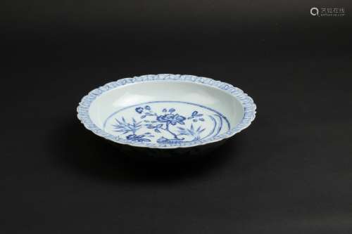 A BLUE AND WHITE DISH XUANDE PERIOD