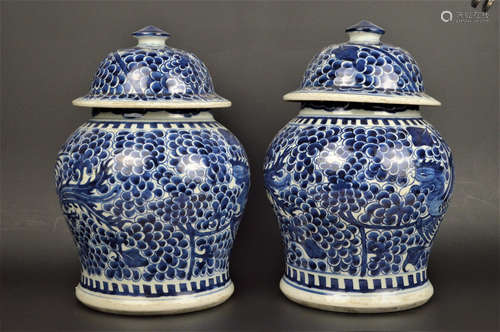 MATCHED PAIR BLUE AND WHITE JARS QING DYANSTY